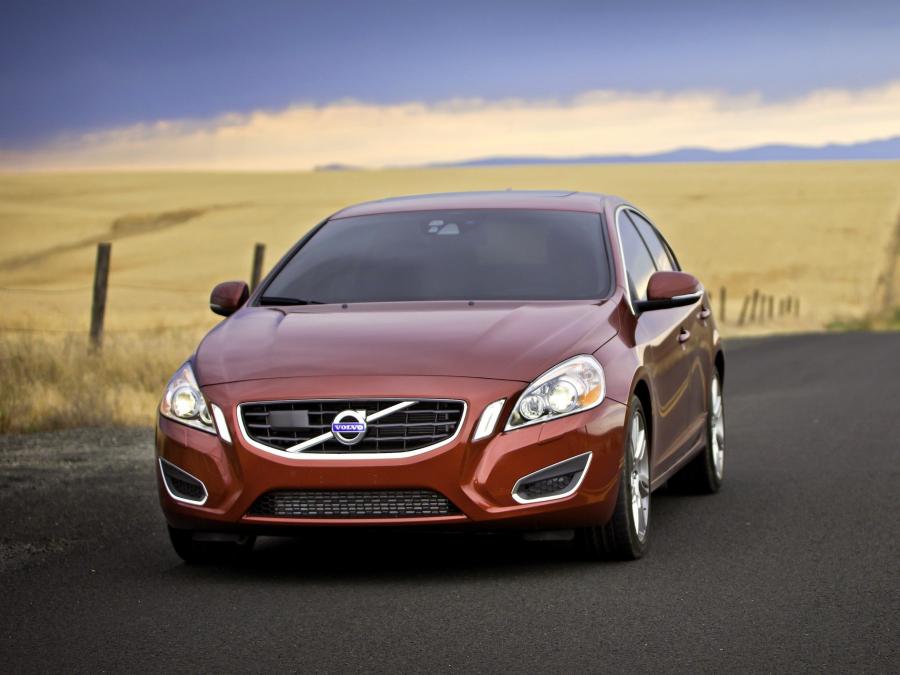  Volvo S60 T6 2010 года  (US) (фото 6 из 24)